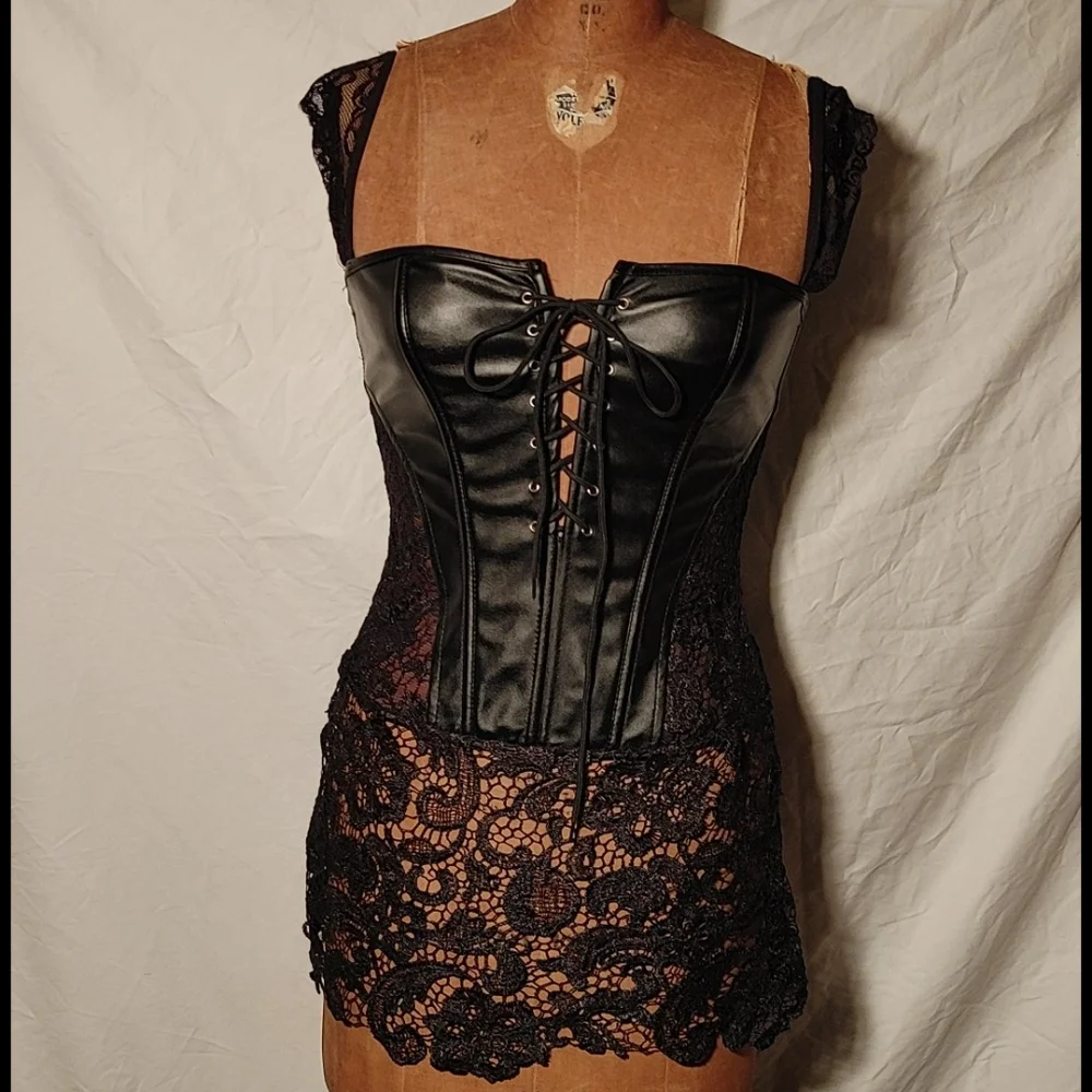 Corset/Bustier with Lace skirt